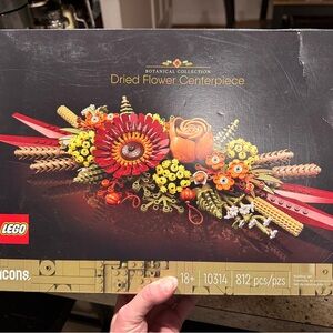 LEGO Botanical Collection Dried Flower Centerpiece